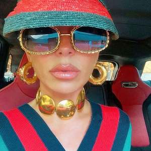 Lunettes de soleil ovales steampunk de luxe avec logo personnalisé, monture métallique creuse gravée, ornées de strass pour femme - Product Image 2