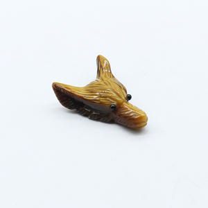 Huiying Prix de Gros Nouveauté Artisanat Feng Shui Têtes de <span class=keywords><strong>Loup</strong></span> en Pierre Naturelle de Guérison en Cristal Œil de Tigre Jaune - Product Image 1