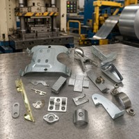 Pièces de tôlerie automobile personnalisées, connecteur à clip à ressort, en fer et acier, pièces métalliques de précision OEM