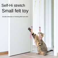 Jouet interactif pour chat suspendu à la porte avec ventouse, souris en feutre et herbe à chat pour chats d'intérieur