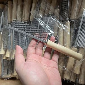 Peine metálico mayorista de dientes anchos con mango de madera para la eliminación de piojos y pelo de mascotas - Product Image 6