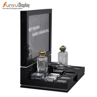 Comptoir de magasin de maquillage cosmétique en acrylique de luxe Cabinet de parfum Led Présentoir de parfum noir à 3 niveaux
