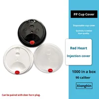 Tapa superior abatible de plástico desechable gruesa de 90mm, tapas de taza moldeadas por inyección de corazón rojo en forma de asta sin derrames para té con leche fría