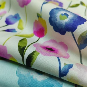 Tissu en coton personnalisé imprimé écologiquement avec des motifs floraux de lapins pour les vêtements des filles, des enfants et des bébés - Culottes, robes, jupes, chemisiers, sacs, rideaux - Product Image 4