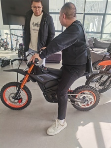 Motocicleta Eléctrica Todoterreno de Alto Rendimiento, 48V 3000W, Tamaño Completo para Adultos, Enduro Motocross, para Carreras en Terreno Difícil - Product Image 4