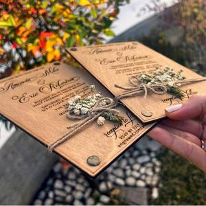 Carte d'invitation de mariage en bois gravée au laser, personnalisable, style rustique, pour la Saint-Valentin - Product Image 3