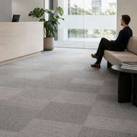 Dalles de moquette 100x100cm en polypropylène à boucles, dalles de moquette modulaires carrées pour projets commerciaux, OEM