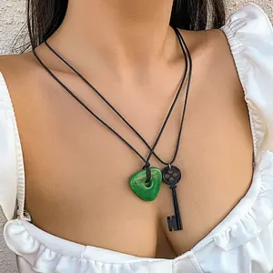 Collares <span class=keywords><strong>de</strong></span> joyería <span class=keywords><strong>de</strong></span> moda collar <span class=keywords><strong>de</strong></span> cadena <span class=keywords><strong>de</strong></span> piedra verde joyería <span class=keywords><strong>Coraline</strong></span> & The Secret Door Anime película Cosplay joyería <span class=keywords><strong>de</strong></span> Halloween - Product Image 3