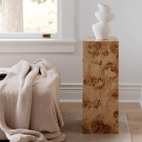 Table basse moderne Rachel Donath en bois grainé, sculpture linéaire, étagère dissimulée, ouverture gauche-droite, table de chevet