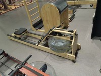 Rameur à eau à résistance réglable d'entraînement de cardio commercial de haute qualité Rameur à eau en bois dépliable