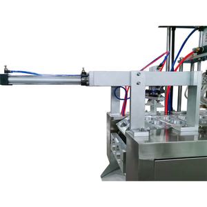 Remplisseuse linéaire de <span class=keywords><strong>poudre</strong></span> liquide à double tête entièrement automatique remplisseuse et scelleuse de gobelets ramen - Product Image 3