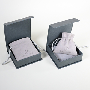 ถุงเก็บของไมโครไฟเบอร์คุณภาพสูง PackSecret แบบหรูหรา ขายส่ง ปรับแต่งโลโก้แบบ Deboss พร้อมเชือกผูก สำหรับใส่เครื่องประดับ แหวน สร้อยคอ - Product Image 6