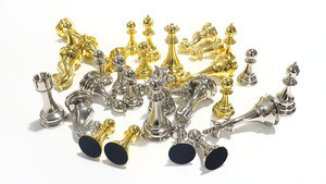 Bộ cờ vua có thể gập lại bằng hợp kim kẽm bền-Trò chơi thân thiện với gia đình cho người lớn & trẻ em, di động để đi du lịch, gia đình & bữa tiệc - Product Image 5