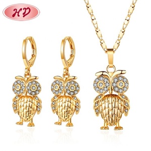 Conjunto de Joyería Chapado en Oro con Colgante de Búho y Oso, Incrustaciones de Circones Brillantes, Collar con Dije de Animal y Pendientes Colgantes, Kit de Moda para Fiesta y Uso Diario - Product Image 1