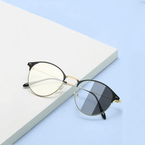 Film photochromique à <span class=keywords><strong>changement</strong></span> rapide, lunettes optiques en métal à rivets ronds vintage noirs, verres photochromiques pour hommes, lunettes photochromiques - Product Image 6