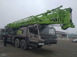 Nouvelle <span class=keywords><strong>grue</strong></span> sur <span class=keywords><strong>camion</strong></span> ZTC1300H863 de marque chinoise renommée, 130 tonnes, avec boîte de vitesses, moteur et pompe haute performance, hauteur de levage de 116,5 m, en stock - Product Image 5