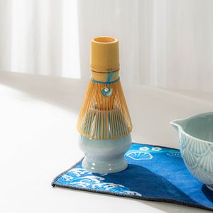 Ensemble de préparation du matcha de style japonais en céramique, comprenant un fouet à matcha en bambou (chasen) et un bol hyakuhon dachi. - Product Image 3