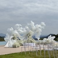 Arche florale géante en organza blanc pour décoration de toile de fond de mariage, idéale pour l'aménagement de scènes d'événements, de banquets en plein air, de jardins, de hôtels et de vitrines
