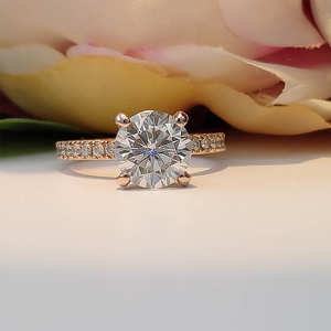 Regalo di gioielli 4 punte 10K oro rosa fede nuziale anello stile elegante 2.5ct anello moissanite set di gioielli - Product Image 1