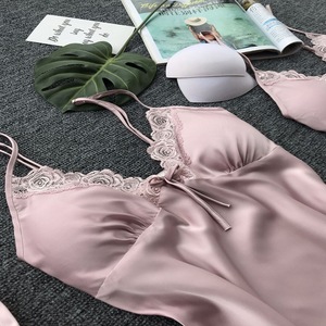 Nuevo conjunto de dos piezas de lencería negra de estilo europeo y americano, de imitación de seda, moderno y cómodo, con ribete de encaje. - Product Image 3