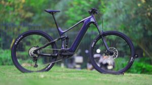 Bicicleta Eléctrica de Montaña Todoterreno con Cuadro de Carbono, Ruedas de 29 Pulgadas, Batería de 48V, Motor Central Bafang y Suspensión Completa - Product Image 2