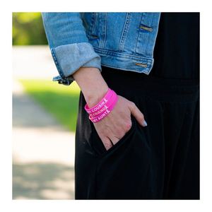 Bracelet en silicone motivant Embrace Life, bracelet personnalisé inspirant, cadeau d'encouragement personnalisé - Product Image 6