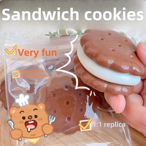 Nouveau jouet anti-stress en silicone en forme de biscuits superposés en forme de chocolat, sensation tactile réaliste, rebondissant, Zhejiang - Product Image 3