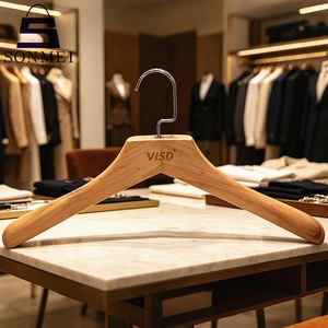 Porte-vêtements haut de gamme en résine pour <span class=keywords><strong>garage</strong></span>, en bois massif naturel, avec logo gravé sur mesure - Product Image 3