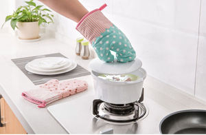 Porte-casseroles à isolation thermique OEM 100% coton Impression numérique Ensemble <span class=keywords><strong>de</strong></span> mitaines <span class=keywords><strong>de</strong></span> four <span class=keywords><strong>de</strong></span> Noël occidental <span class=keywords><strong>Gants</strong></span> <span class=keywords><strong>de</strong></span> cuisine - Product Image 6