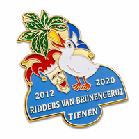 Vente en gros OEM ODM en vrac : Pin's en métal moulé électrolytique à double figurine de dessin animé, souvenir pour fans d'animation et de conventions