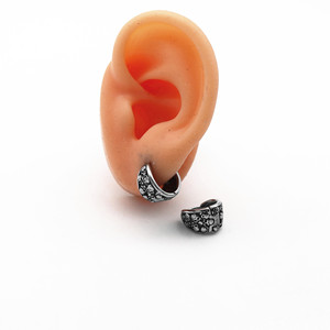 Pendientes yunnique Huggie con diseño de calavera de acero de titanio para hombres y mujeres, joyería de estilo Punk Hip Hop - Product Image 3