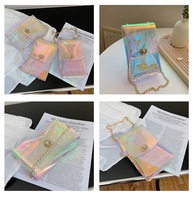 Pochette à lèvres en vinyle holographique imperméable à motif marguerite mignon, sac messager portable pour femme avec chaîne métallique pour voyage et extérieur