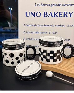 Tasse créative tendance au design élégant, en céramique délicate avec couvercle, tasse à boisson au style raffiné, tasse à café simple noire et blanche - Product Image 3