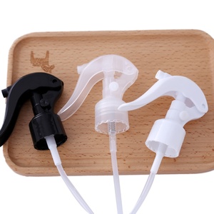 Venta al por mayor de frascos pulverizadores ámbar transparentes y negros de 250 ml con tapa, botella pulverizadora de 500 ml y 250 ml con tapa y boquilla. - Product Image 4