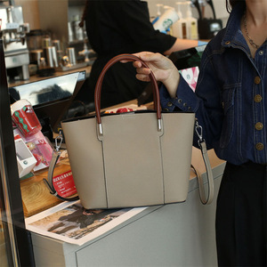 Sacs fourre-tout classiques personnalisés pour femmes, sacs à main en cuir de haute qualité, sacs à main de luxe en cuir véritable pour femmes avec poignée supérieure - Product Image 3