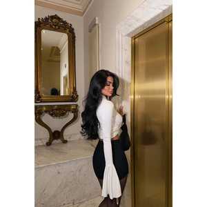 เสื้อครอปท็อปผู้หญิงสีขาวลายดอกกุหลาบ  ใส่สบาย ระบายอากาศได้ดี  ผ้าถัก  คอกลม  โลโก้ปรับแต่งได้  ฟรีไซส์ - Product Image 1