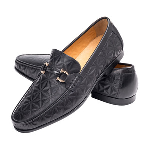 Mocasines de Cuero Genuino con Punta Redonda, Zapatos Sin Cordones para Hombre, Cómodos para Todas las Temporadas, Color Negro Sólido, Plantilla con Logotipo - Product Image 4