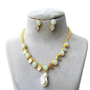 Conjunto de Collar y Aretes Chapados en Oro de Primera Calidad Radiant, Joyería de Regalo de Boda Moderna para Mujer - Product Image 2