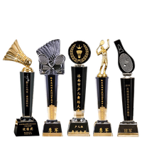 2023 Copa de trofeo de cristal de madera deportiva sólida personalizada, medalla y placas de trofeo de campeonato nuevo diseño elegante trofeo de corona de cristal de Metal