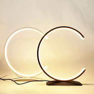 Lampe de table à puce LED en forme de tube au design moderne finition argentée Lampe de lecture Lampe de bureau avec couvercle en forme de plastique - Product Image 3