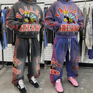 Bộ đồ thể thao nam gồm áo hoodie có khóa kéo và quần jogger thêu nổi, kiểu dáng cũ kỹ, đính đá, màu phai nắng, giặt acid, sản xuất bởi nhà máy. - Product Image 2