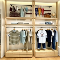 Vitrine de luxe pour hommes, table de présentation de vêtements moderne, design personnalisé
