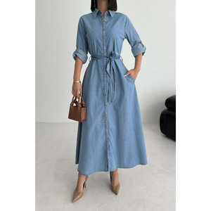 Robe chemise en jean élégante à col rabattu, délavage moyen, respirante, à nouer, coupe trapèze, longueur midi pour femme - Product Image 1