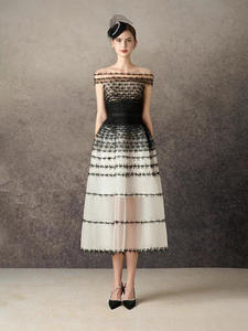 <span class=keywords><strong>Robe</strong></span> en maille à dégradé <span class=keywords><strong>noir</strong></span> et blanc, design vietnamien tendance Bettergirl 2025 - Product Image 1