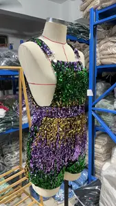 Mardi Gras Ladies Adult Apparel Salopette courte à paillettes colorées pour les célébrations festives