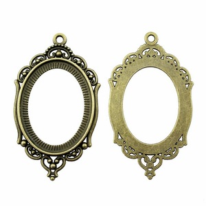 Cadre de pendentif ovale orné de perles en alliage de zinc bronze antique pour la création de camées victoriennes - Product Image 3
