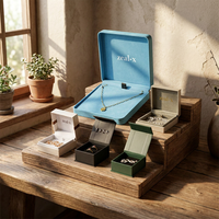 Boîtes à bijoux en gros de haute qualité, boîtes à bagues en papier bleu, velours, carton PU, emballage de bijoux personnalisé avec logo