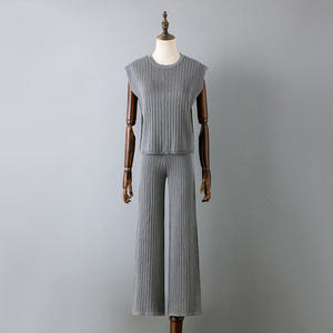 Tenues <span class=keywords><strong>tricot</strong></span>ées <span class=keywords><strong>sans</strong></span> manches pour femmes taille libre en gros décontracté 2 pièces ensemble col rond brodé <span class=keywords><strong>pull</strong></span> pantalon motif été - Product Image 3