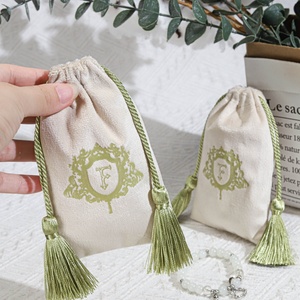 Sacchetto in Velluto Super Morbido con Logo Personalizzato Stampato e Nappina per Profumi Gioielli Confezione Regalo Sacchetto Antipolvere in Velluto - Product Image 1