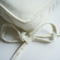 Coussin de siège carré blanc crème minimaliste moderne avec nœuds papillon 40x40cm coussin de chaise pour la maison bureau polyvalent pour l'extérieur